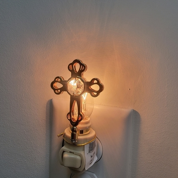 Crystal Delight 24k Gold Cross Plated Austrian Crystal Night Light - Picture 7 of 7